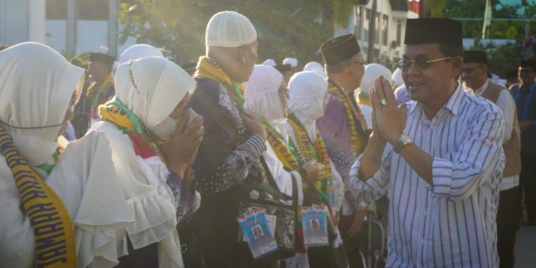 Suasana Haru Iringi Pelepasan Jemaah Calon Haji Kloter 11 Kota Banda Aceh