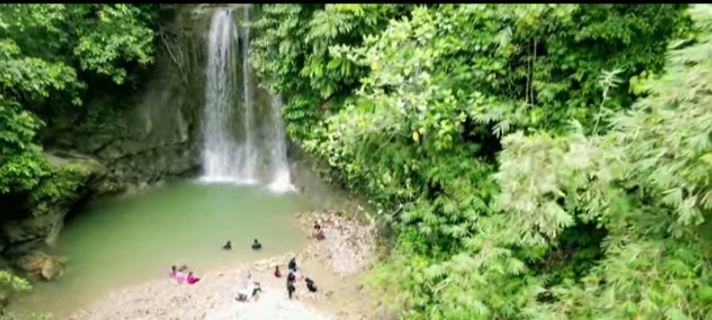 Pesona Air Terjun 7 Tingkat di Simeulue