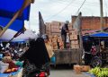 Aktivitas Bongkar Muat Truk di Jalan Umum Ganggu Arus Lalu Lintas di Abdya
