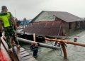Angin Puting Beliung Rusak Rumah di Singkil