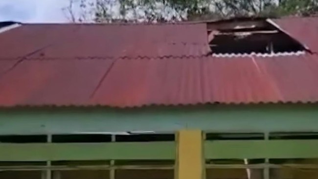 Guru di Bulukumba Sulsel Minta Maaf usai Videokan Atap Sekolah Ambruk