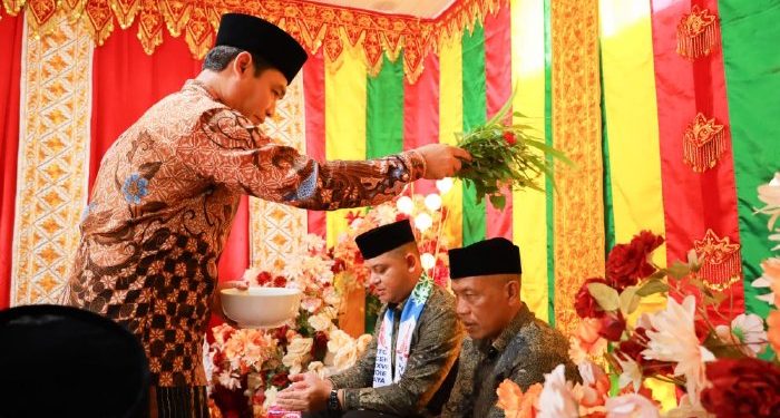 Kafilah MTQ Aceh Barat Disambut Hangat dengan Tradisi Peusijuk di Pidie Jaya