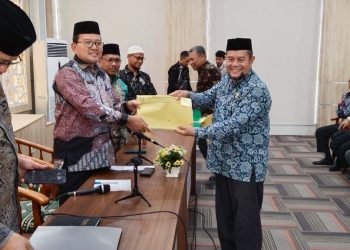 Kakankemenag Aceh Tamiang Anwar Padli Purnatugas dalam Lumpur