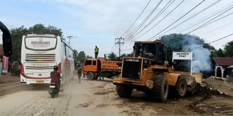 Pemulihan Akses Jalan Raya di Aceh Terus Berjalan