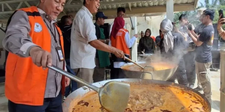 Baznas Salurkan 100 Ekor Sapi Meugang untuk Warga Terdampak Bencana di Aceh