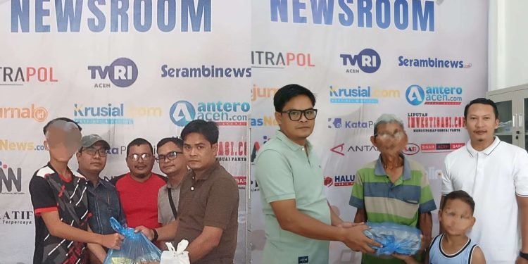 Indah Nya Berbagi, FORJIAS Salurkan Infaq untuk Anak Yatim dan Warga Kurang Mampu di Tapaktuan