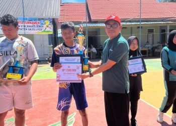 Kacabdisdik Gayo lues Tutup Turnamen Futsal dan Bola Volli Putri Jenjang SMP dan MTs