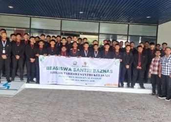 Santri Kelas Akhir Pesantren Al Zahrah Wisata Edukasi Ke Banda Aceh