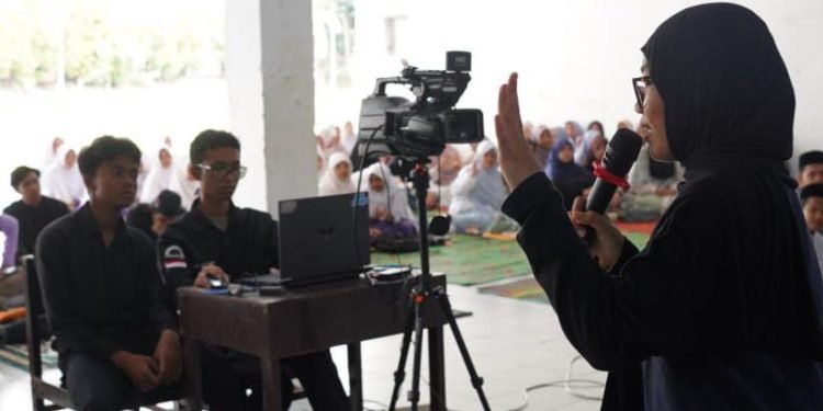 Mahasiswa Lokal-Internasional UIN Ar-Raniry Gelar English Confidence Day ‘Speak Up’ di Pesantren MSBS Jantho