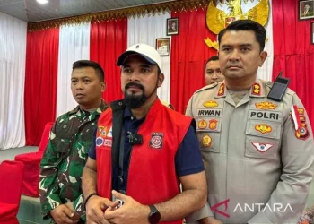 Pemkab Aceh Timur Bekali Kepala Desa dengan Alat Komunikasi