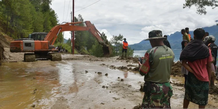 BPBD Aceh Tengah Terus Berupaya Buka Akses Jalan Terdampak Bencana