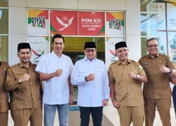 Sekda Aceh Sambut Menekraf di Bandara SIM Blang Bintang