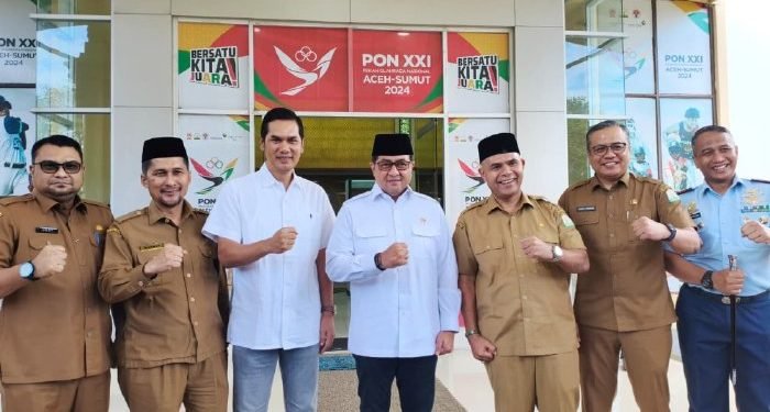 Sekda Aceh Sambut Menekraf di Bandara SIM Blang Bintang