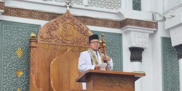 Khutbah di Baiturrahman, Kakanwil Kemenag Aceh: Jadikan Al-Quran sebagai Petunjuk dan Pedoman Hidup