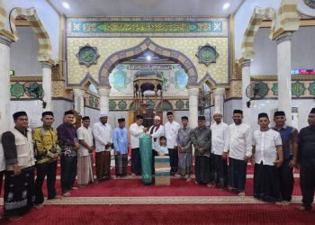 Di Peureulak Kakanwil Kemenag Aceh Sampaikan Tausiah Ramadan dan Bantuan