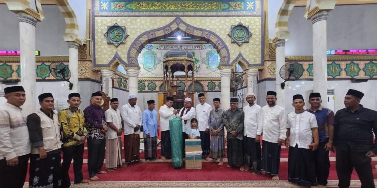 Di Peureulak Kakanwil Kemenag Aceh Sampaikan Tausiah Ramadan dan Bantuan