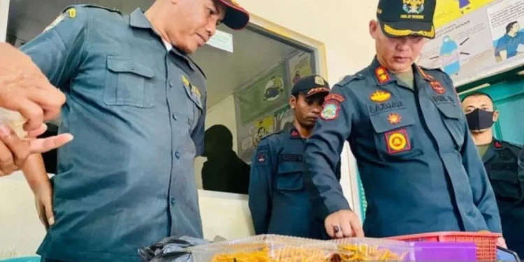 Polisi WH Aceh Barat Tegur Pedagang Jual Makanan Sebelum Waktunya