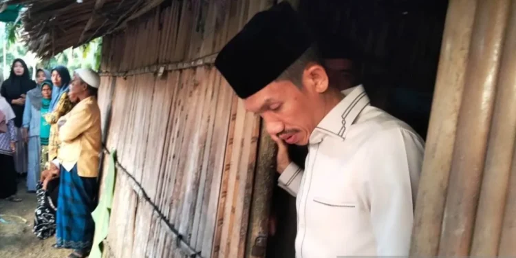 Pemkab Pasang Jaringan Listrik di Rumah Warga Miskin di Woyla Barat