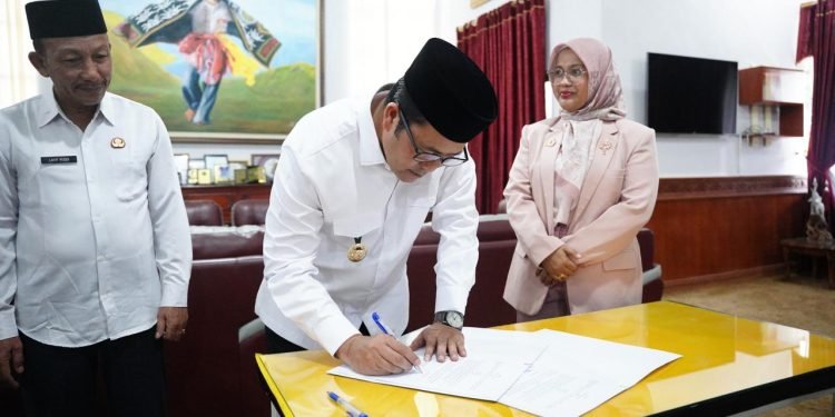 Pemkab Aceh Tengah Teken MoU dengan STIKes Darussalam Lhokseumawe