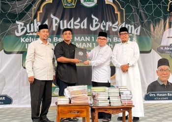 IKAMSA Serahkan 60 Mushaf Al-Qur’an untuk MAN 1 Aceh Barat