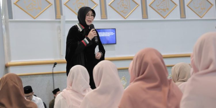 Illiza Wisuda Santri Daurah Al-Quran di Masjid Oman