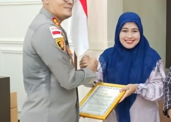 Partisipasi Penanganan Pasca banjir di Trumon Tengah Polres Aceh Selatan Beri Penghargaan Kepada IWO