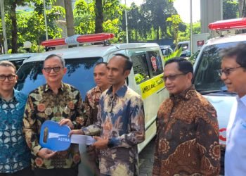 Menkes Serahkan 28 Ambulans Bantuan Swasta untuk Aceh