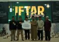 ITF UIN Ar-Raniry Salurkan Sembako dan Santunan Tunai bagi Dhuafa dan Pegawai Kebersihan