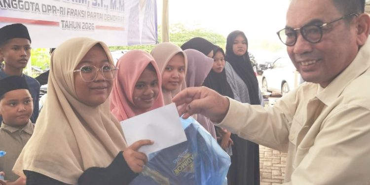 HT Ibrahim Santuni Anak Yatim dan Serap Aspirasi Warga Lamreung