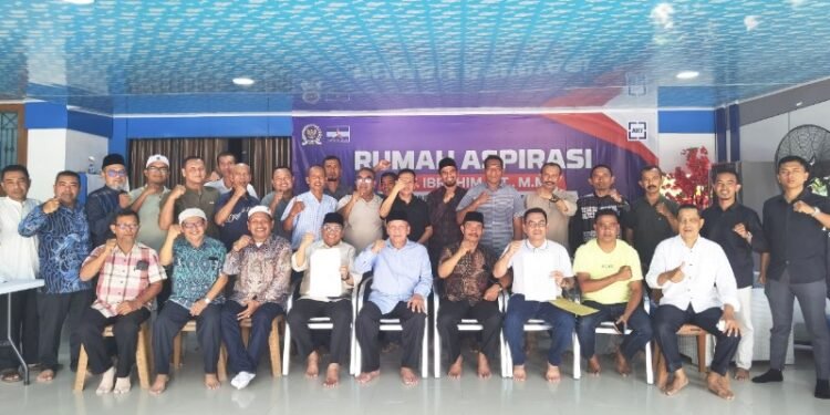 Wakil Bupati Aceh Besar Serahkan SK Pembentukan Tim Pemekaran DOB Seuramoe Aceh