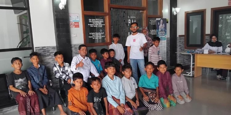 Aipda Jonni Gelar Khitanan Massal untuk 30 Anak Kurang Mampu