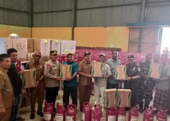 Pemkab Pijay Salurkan Bantuan Tabung dan Kompor Gas