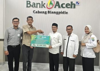 Bank Aceh Blangpidie Salurkan Zakat Karyawan ke Baitul Mal Abdya