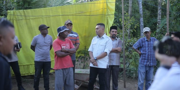 Dr. Safaruddin bersama Baitul Mal Abdya Tinjau Progres Pembangunan Rumah Amran