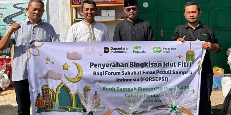 Pegadaian Syariah Cabang Meulaboh Serahkan Bingkisan Bagi Sahabat Emas Peduli Sampah Indonesia