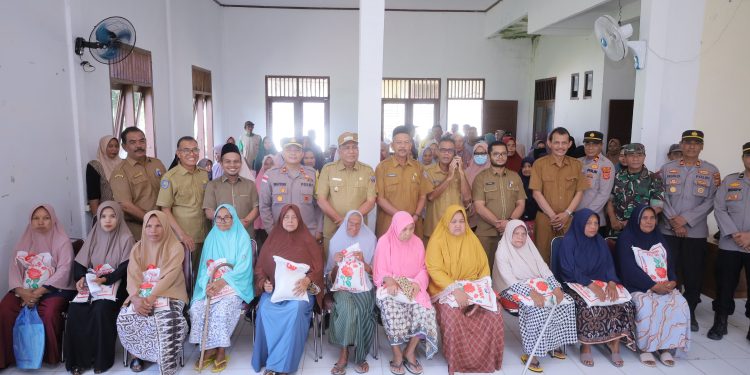 Pemkab Pijay Salurkan Bansos ke Kelompok Rentan dan Yatim