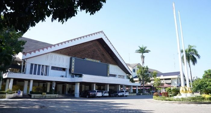 Teungku M. Nizar Dilantik sebagai DPRA PAW Almarhum Waled Nura