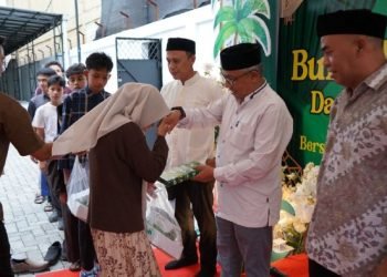 Asisten I Sekda Aceh Besar Bersama Bank Aceh Syariah Jantho Serahkan Santunan Anak Yatim