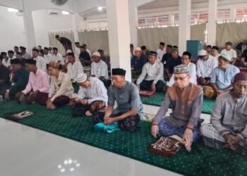 Warga Antusias Laksanakan Shalat Idul Fitri di Meunasah Leu Ue