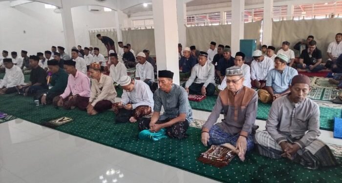 Warga Antusias Laksanakan Shalat Idul Fitri di Meunasah Leu Ue