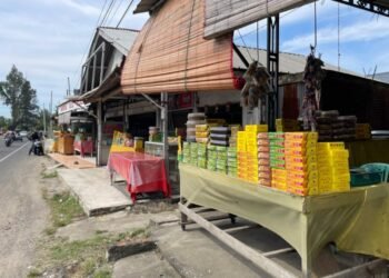 Penjualan Kue di Lampisang Naik 20 Persen Saat Lebaran
