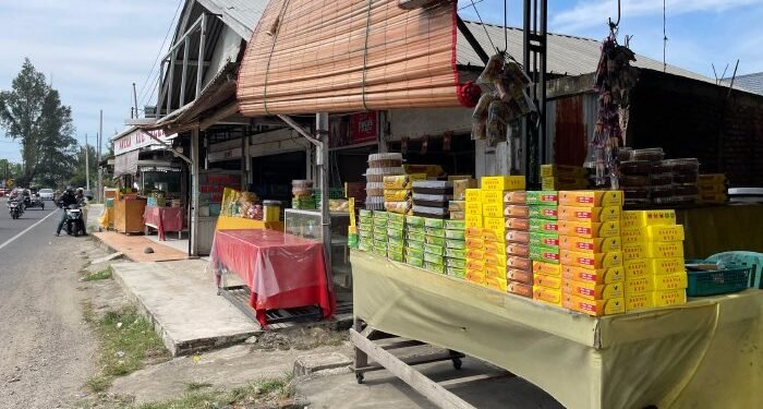 Penjualan Kue di Lampisang Naik 20 Persen Saat Lebaran