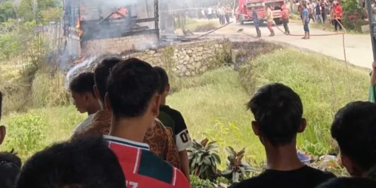 BPBD Aceh Tengah Kerahkan Tim Padamkan Kebakaran Kedai Elpiji