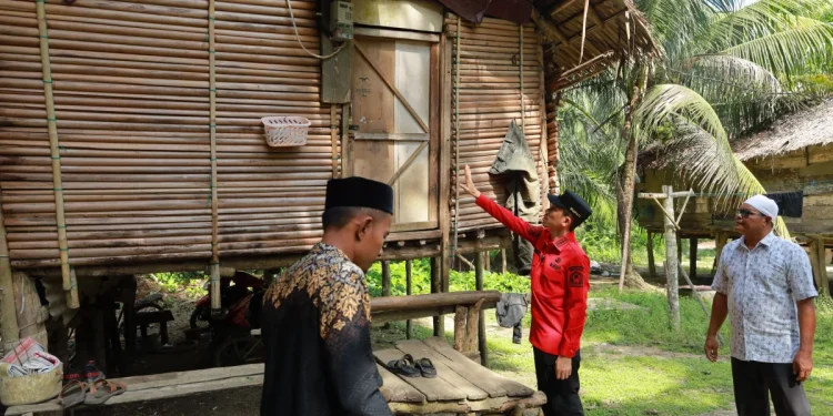 Tarmizi Tinjau Rumah Tak Layak Huni Milik Anak Yatim di Woyla Barat