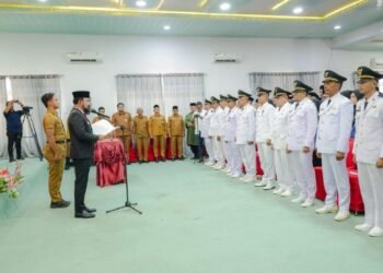 Penyegaran Birokrasi, Bupati Al- Farlaky Lantik 145 Pejabat Administrator dan Pengawas