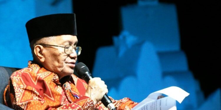 Baca Puisi di Gunongan, Taufik Ismail Hidupkan Spirit Perlawanan dan Spiritualitas Aceh