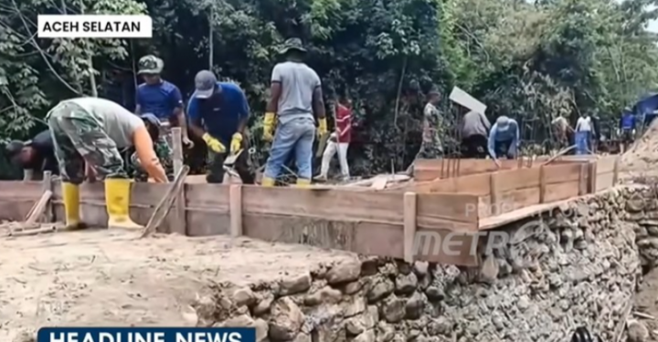 TNI dan Warga Aceh Selatan-Singkil Bersinergi Bangun Jembatan Aramco di Trumon