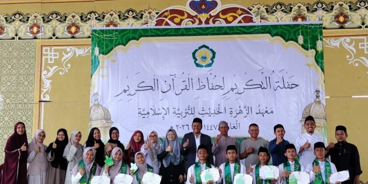 Bahagia Bersama Al-Qur’an, 8 Santri Ikuti Takrimul Hafidzin di Pesantren Modern Al Zahrah