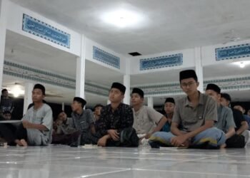 Ratusan Santri Putra Al Zahrah Ikuti Sharing Literasi Bersama Riza Mulia