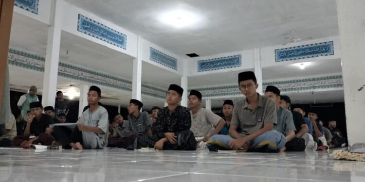 Ratusan Santri Putra Al Zahrah Ikuti Sharing Literasi Bersama Riza Mulia